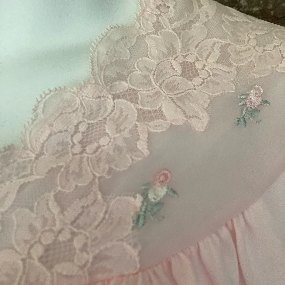 70s Vintage Pastel Pink Robe Floral Lace Satiny Button down front Size M